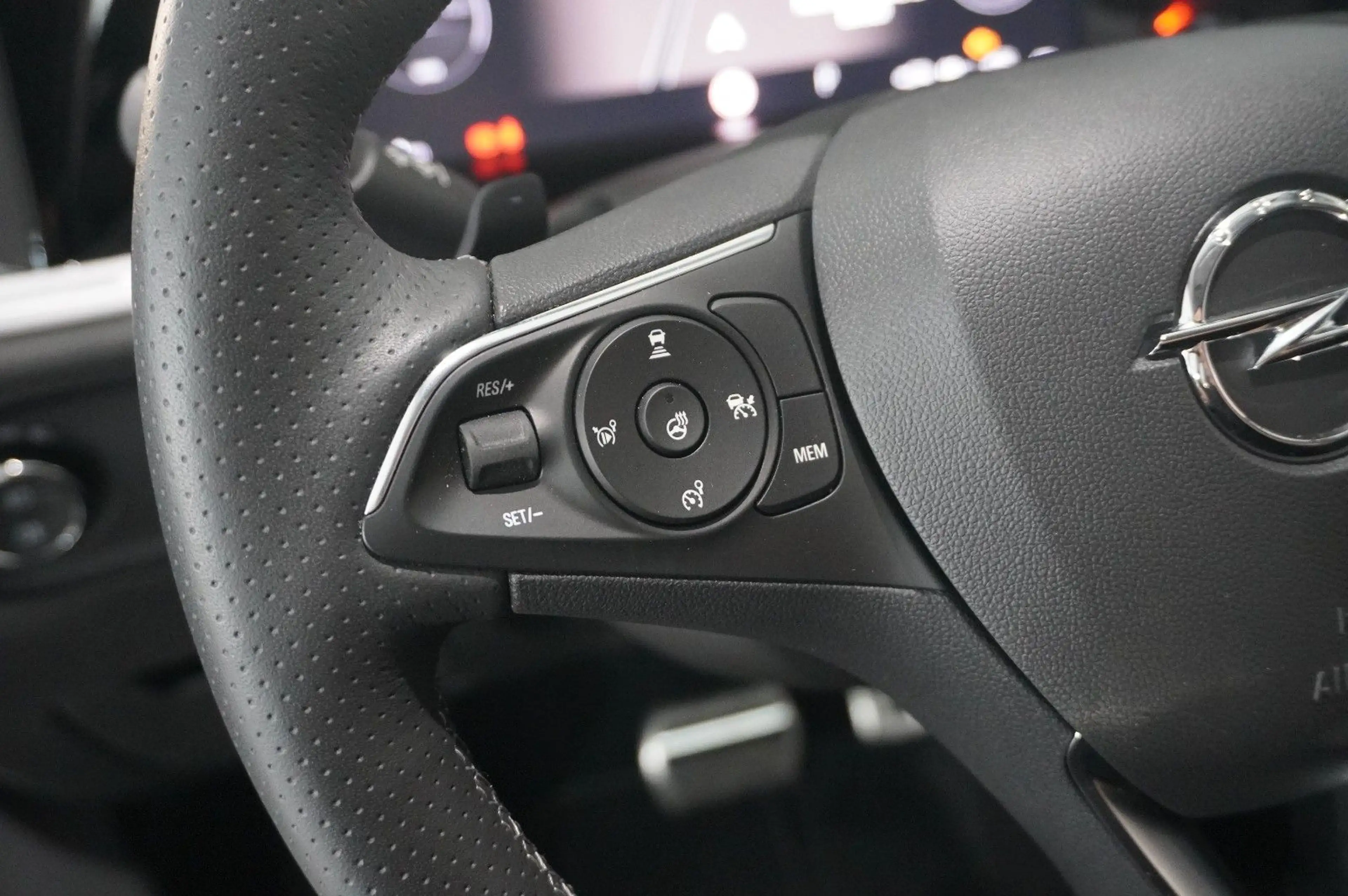 Opel Grandland X 1.6T GSe HYBRID 4X4 NAVI/LED/SPORT — photo 25