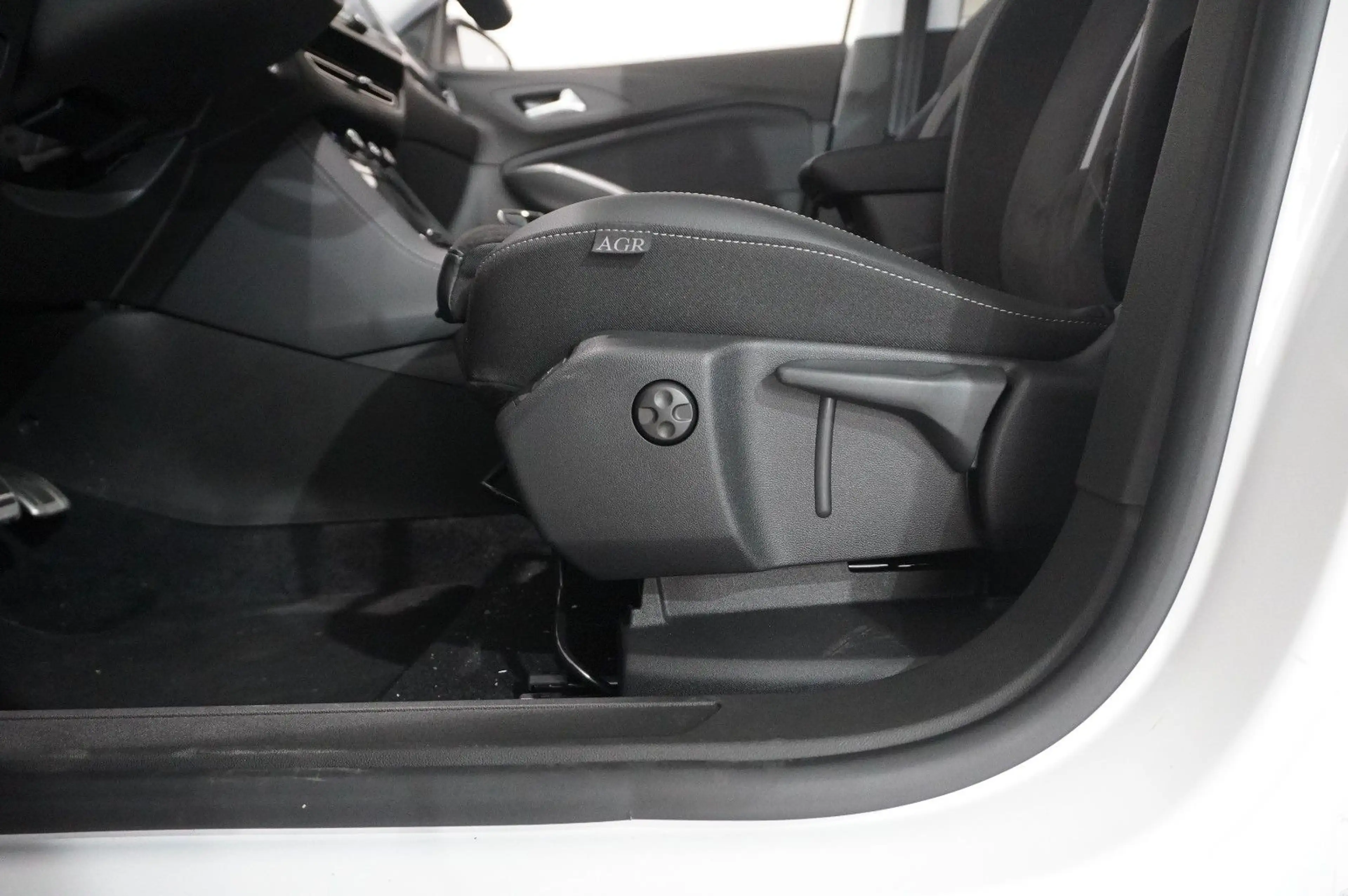 Opel Grandland X 1.6T GSe HYBRID 4X4 NAVI/LED/SPORT — photo 18