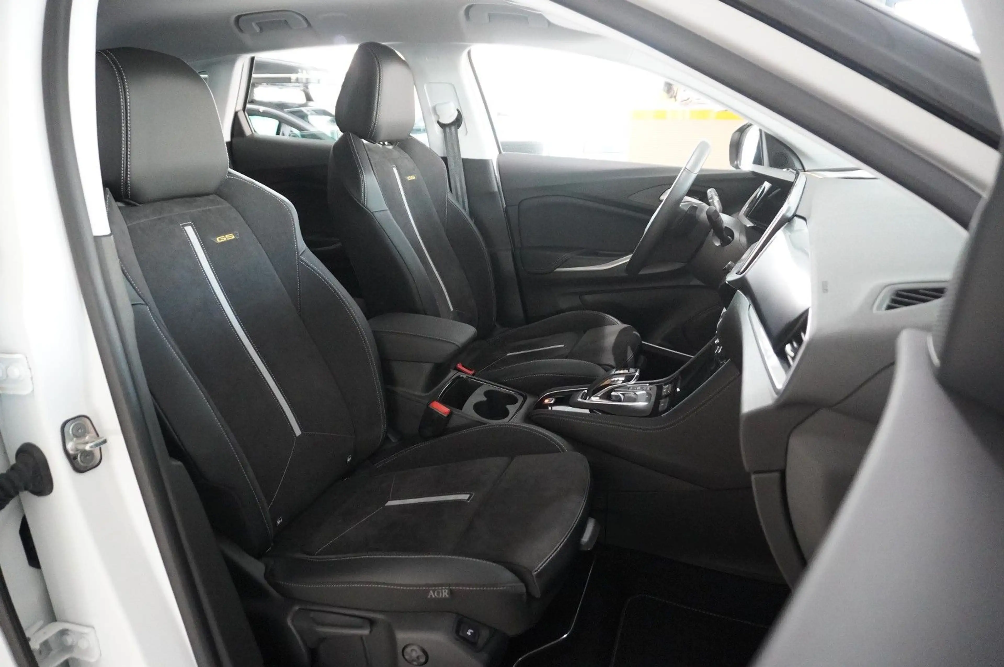 Opel Grandland X 1.6T GSe HYBRID 4X4 NAVI/LED/SPORT — photo 46