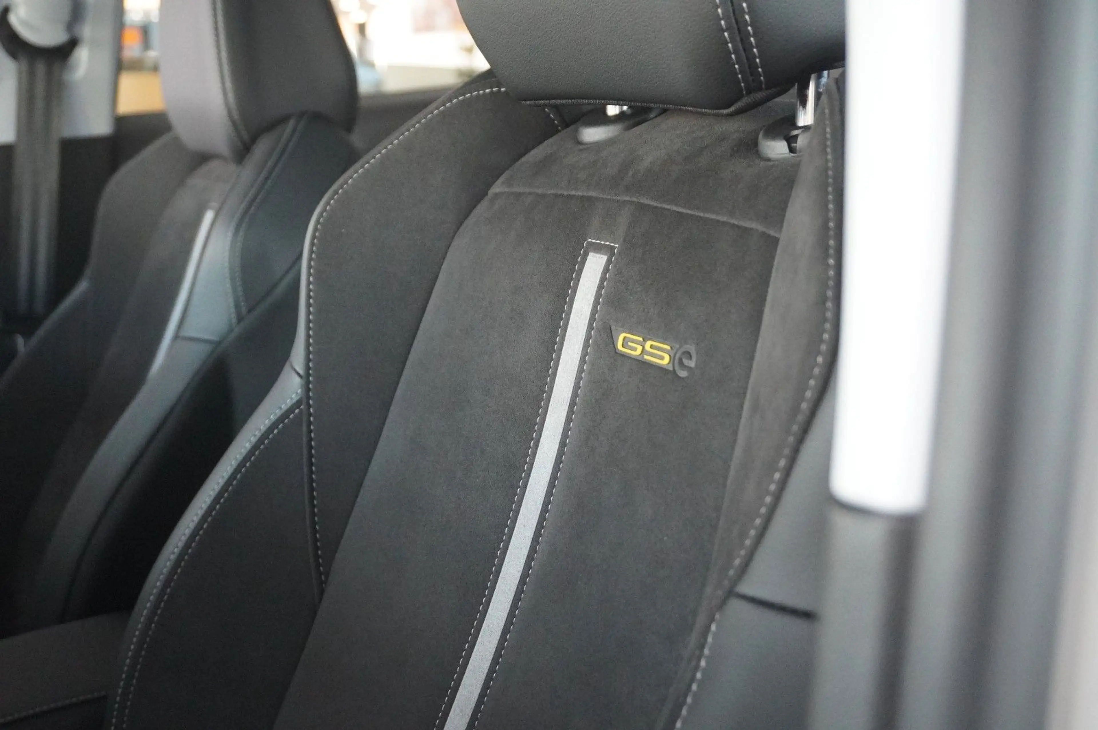 Opel Grandland X 1.6T GSe HYBRID 4X4 NAVI/LED/SPORT — photo 21