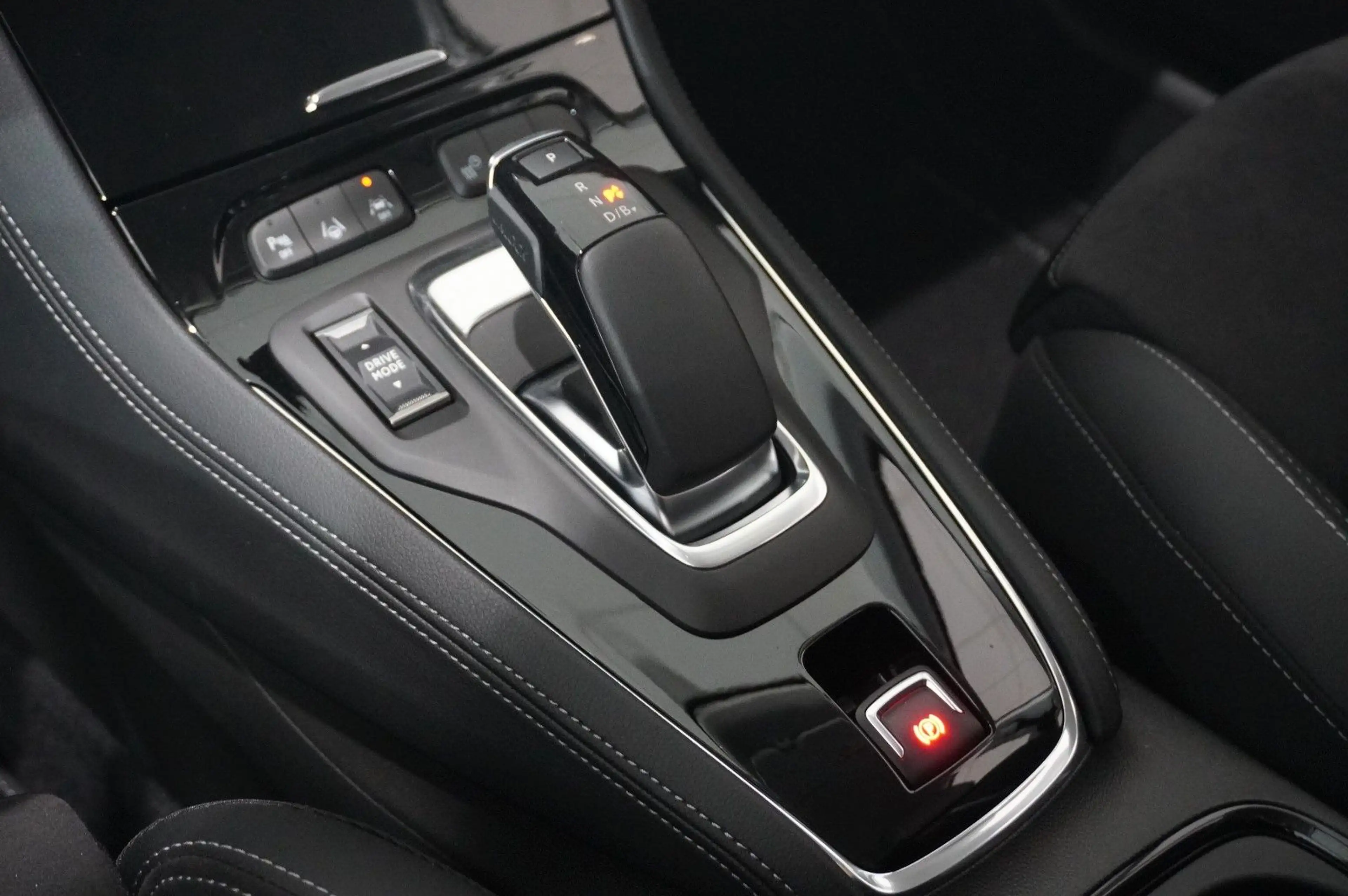 Opel Grandland X 1.6T GSe HYBRID 4X4 NAVI/LED/SPORT — photo 39
