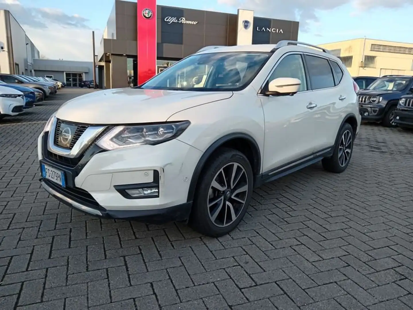 Nissan X-Trail 2.0 dCi 4WD X-Tronic Business Bianco - 1