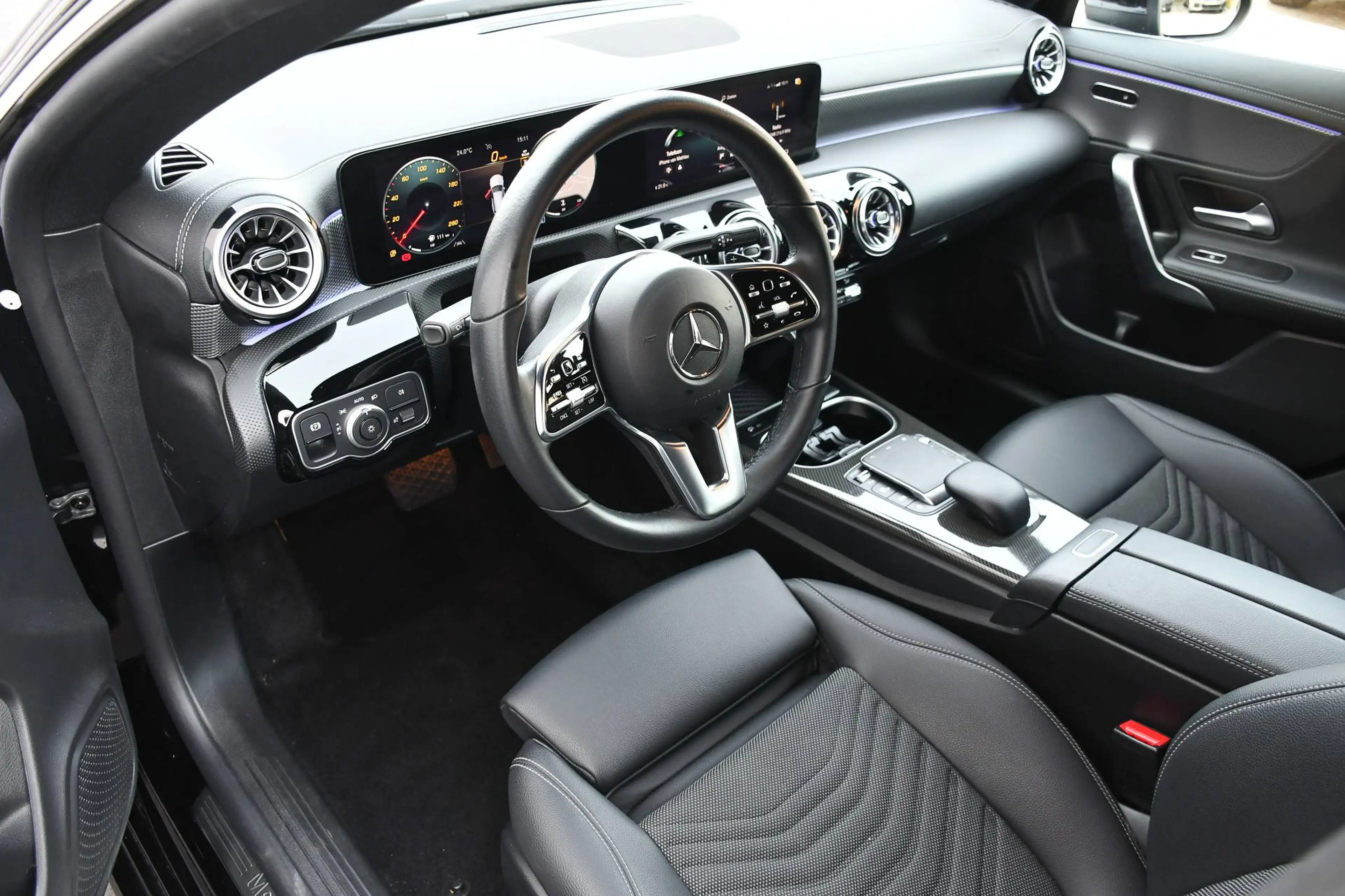 Mercedes-Benz CLA 180 CLA 180 *CAMERA*CARPLAY*AMBIENT*LED*LEDER*WIDESCREEN*NAVI* — photo 10
