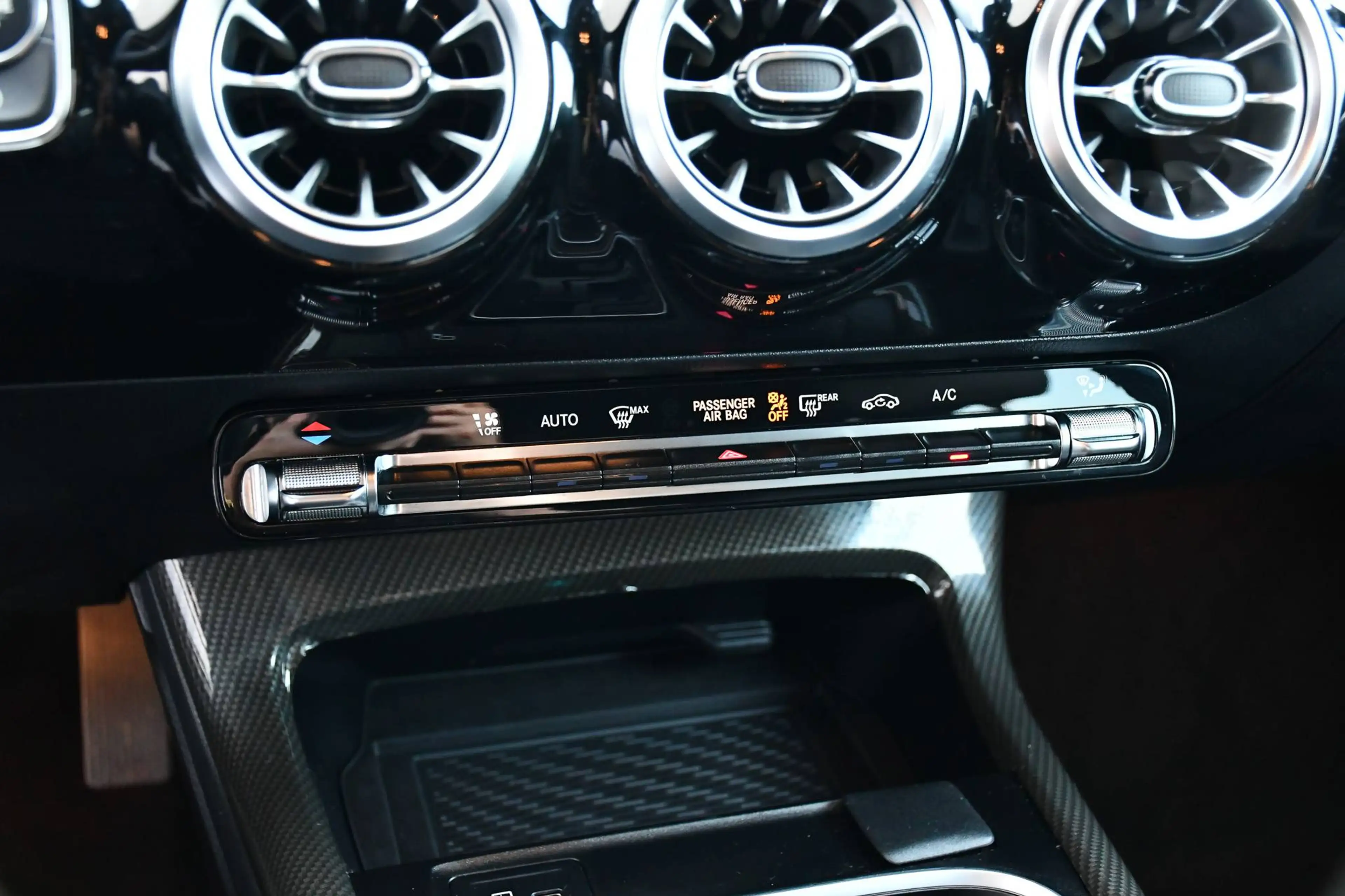 Mercedes-Benz CLA 180 CLA 180 *CAMERA*CARPLAY*AMBIENT*LED*LEDER*WIDESCREEN*NAVI* — photo 23