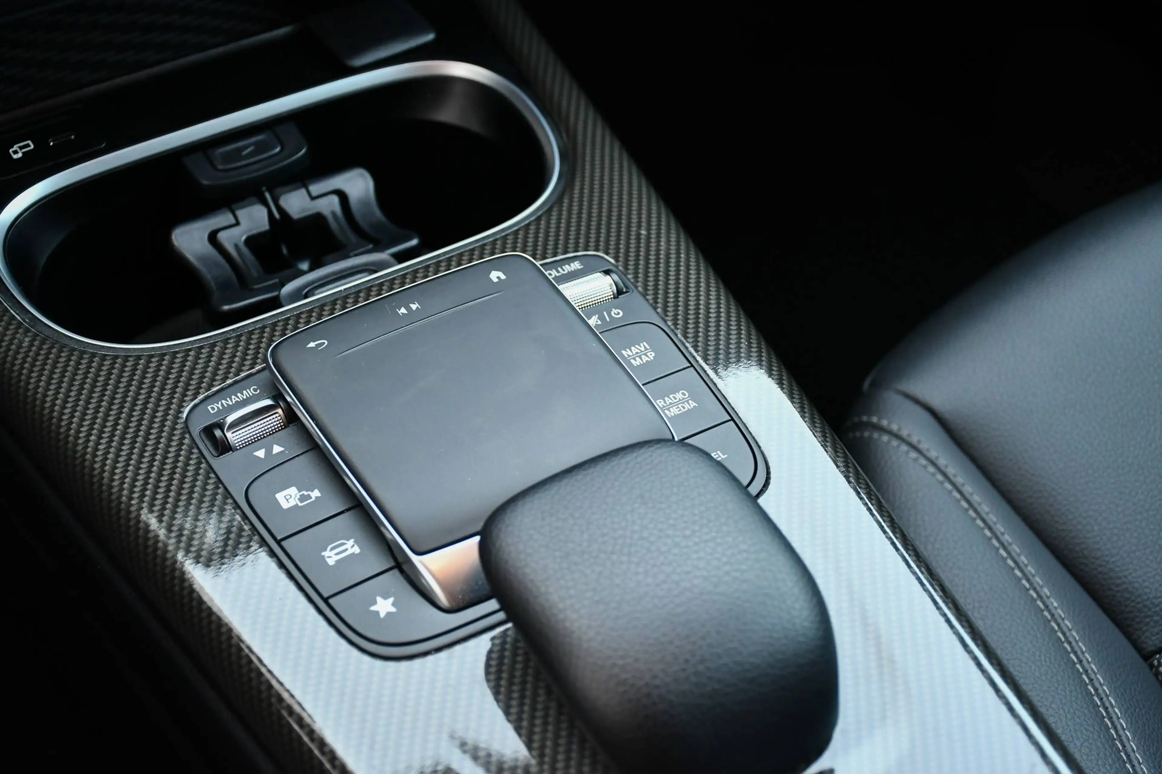 Mercedes-Benz CLA 180 CLA 180 *CAMERA*CARPLAY*AMBIENT*LED*LEDER*WIDESCREEN*NAVI* — photo 17