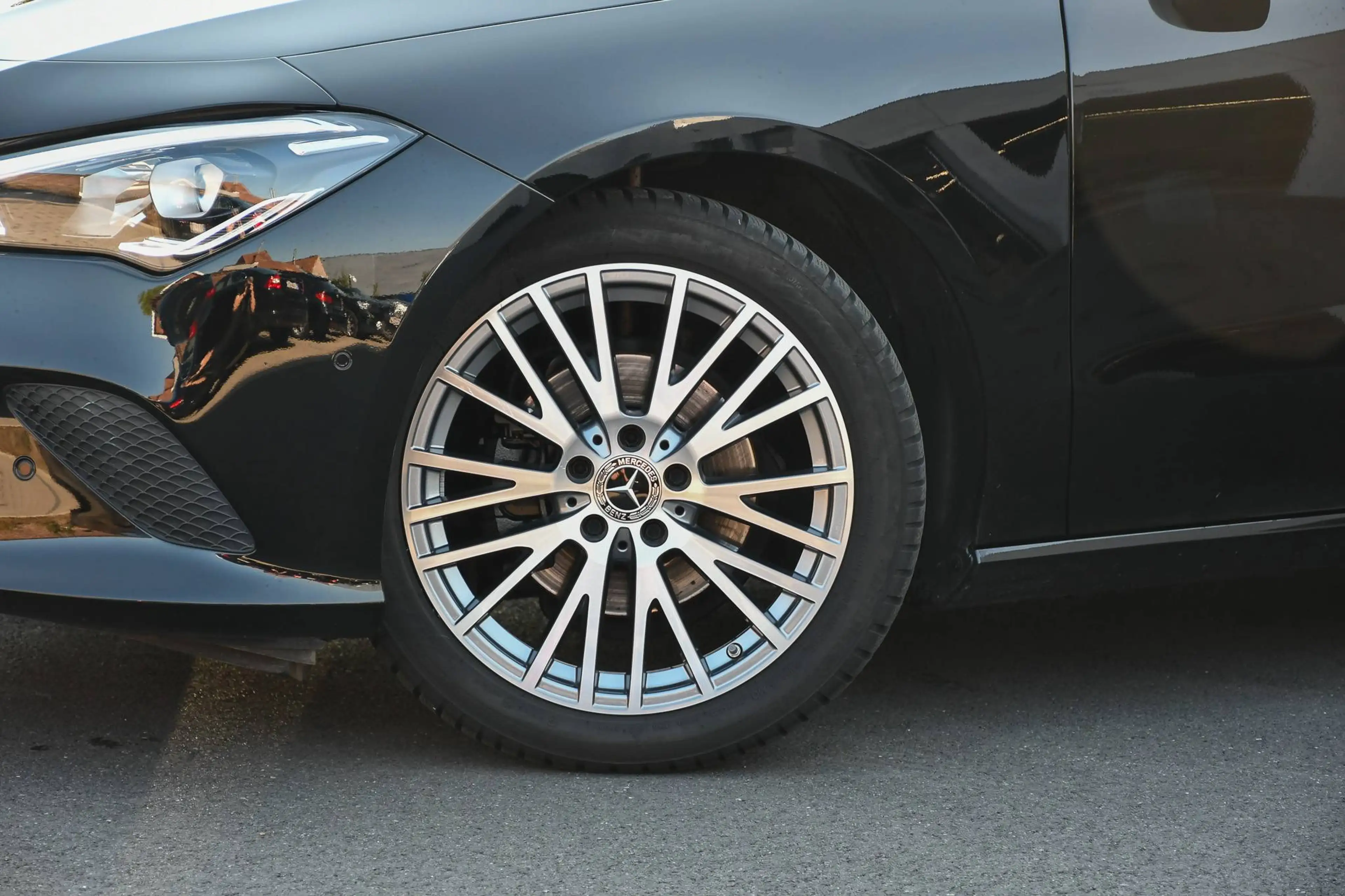 Mercedes-Benz CLA 180 CLA 180 *CAMERA*CARPLAY*AMBIENT*LED*LEDER*WIDESCREEN*NAVI* — photo 3