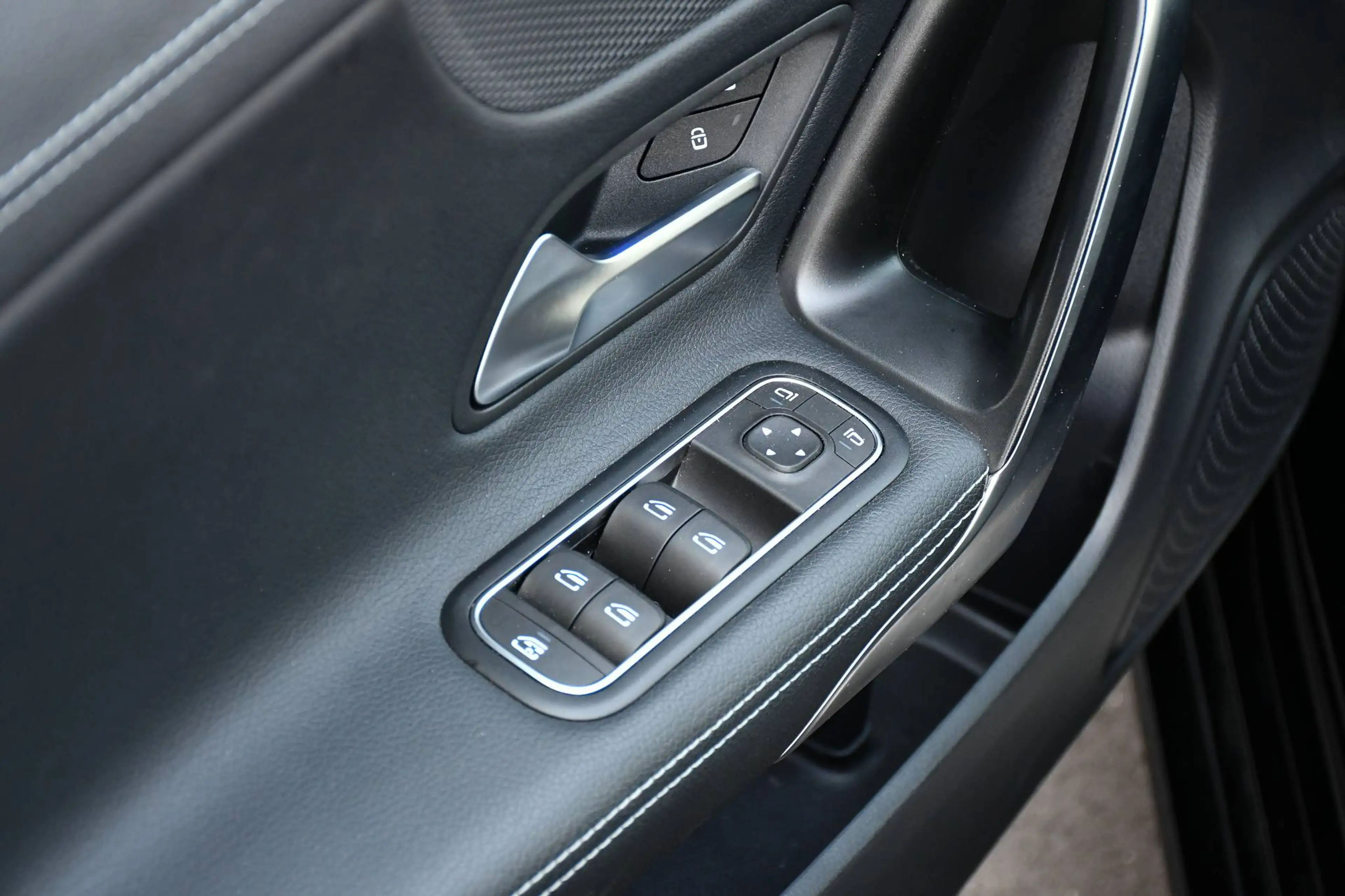 Mercedes-Benz CLA 180 CLA 180 *CAMERA*CARPLAY*AMBIENT*LED*LEDER*WIDESCREEN*NAVI* — photo 13