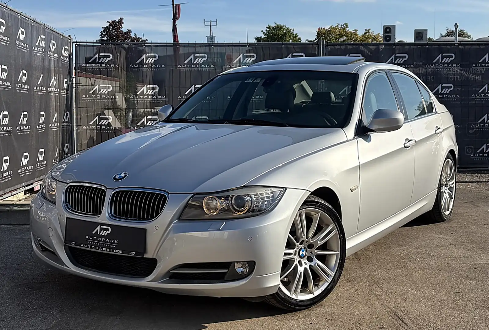 BMW 335 d LCI Facelift*3.0 Diesel*Automatik*Leder*Panor... Silber - 1