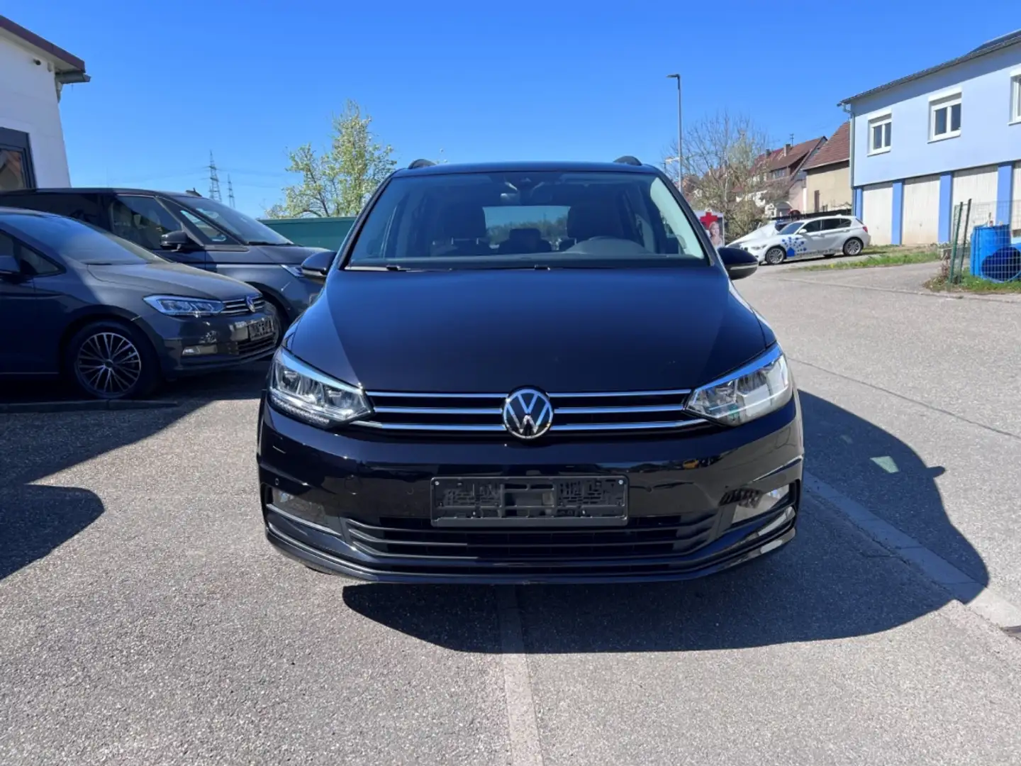Volkswagen Touran 1.5TSI DSG 7S AHK ACC PANO StHZ RFK DYN Schwarz - 2