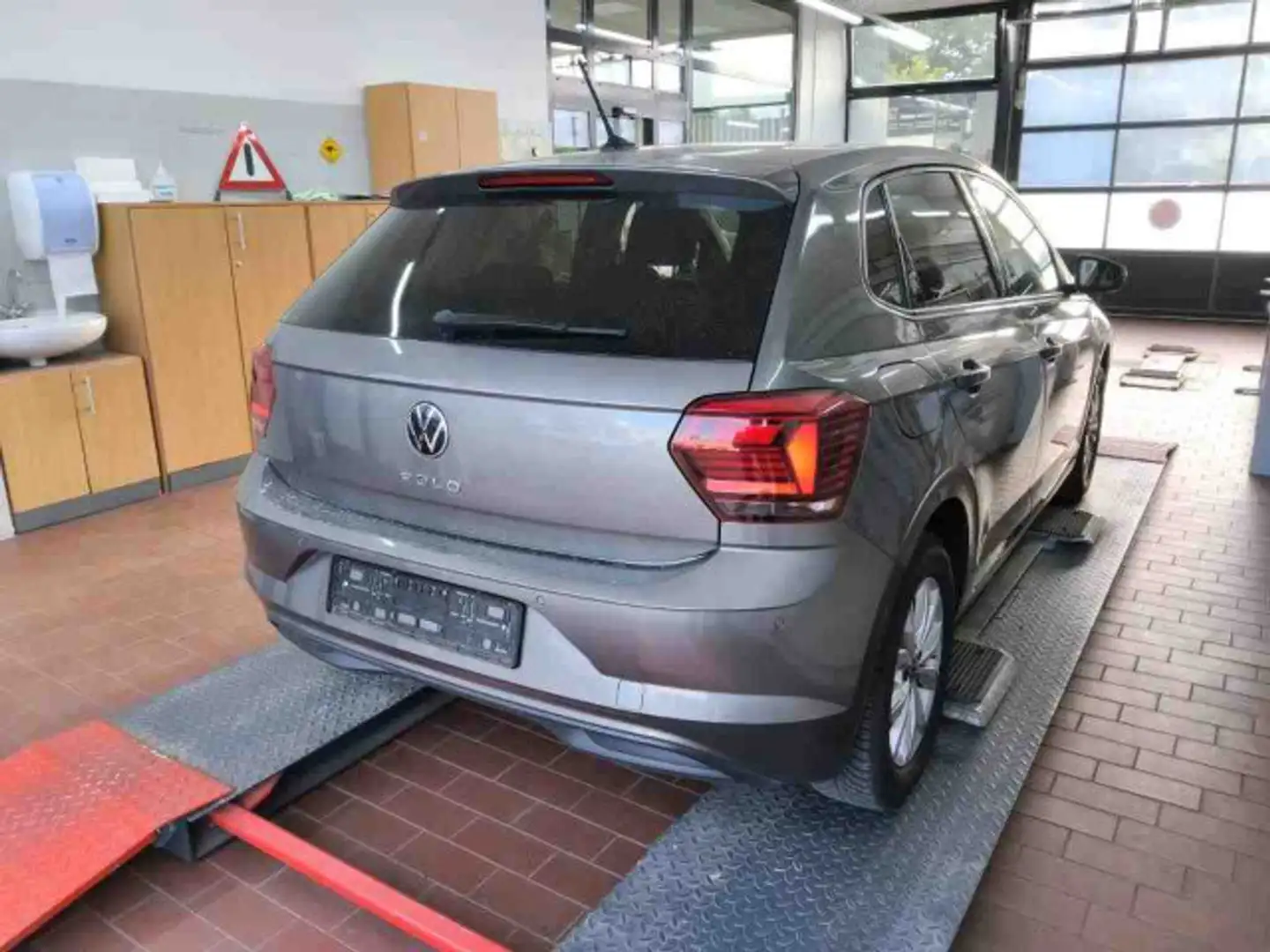 Volkswagen Polo Highline 1.0 TSI DSG LED NAVI RFK ACC SHZ Gris - 2