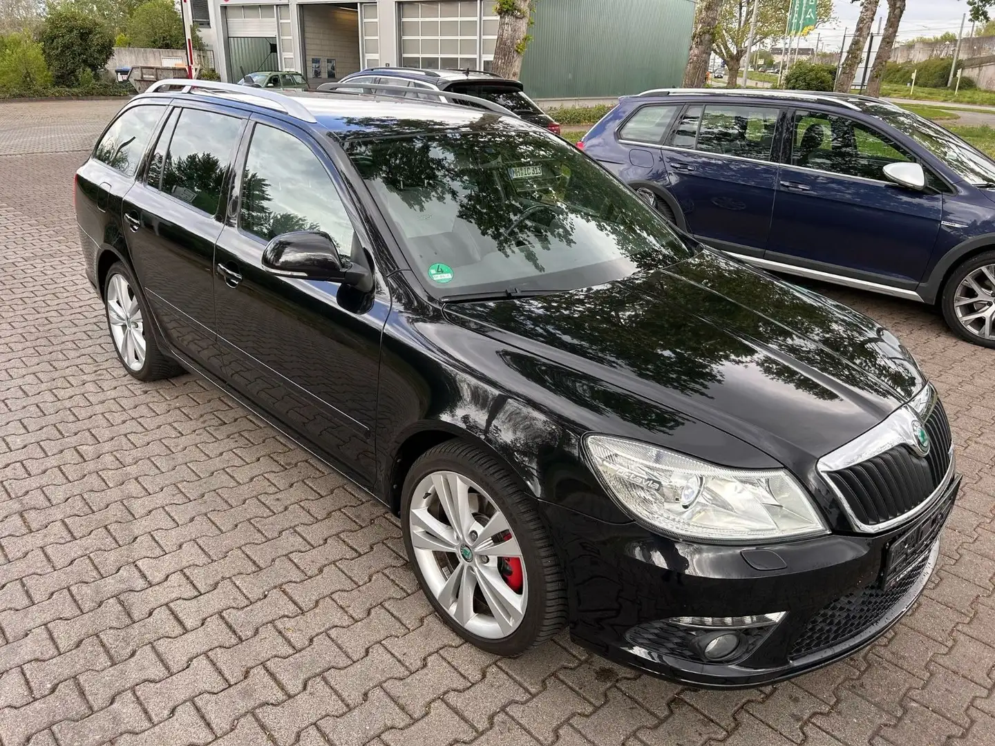 Skoda Octavia Combi RS*XENON*NAVI* Schwarz - 2