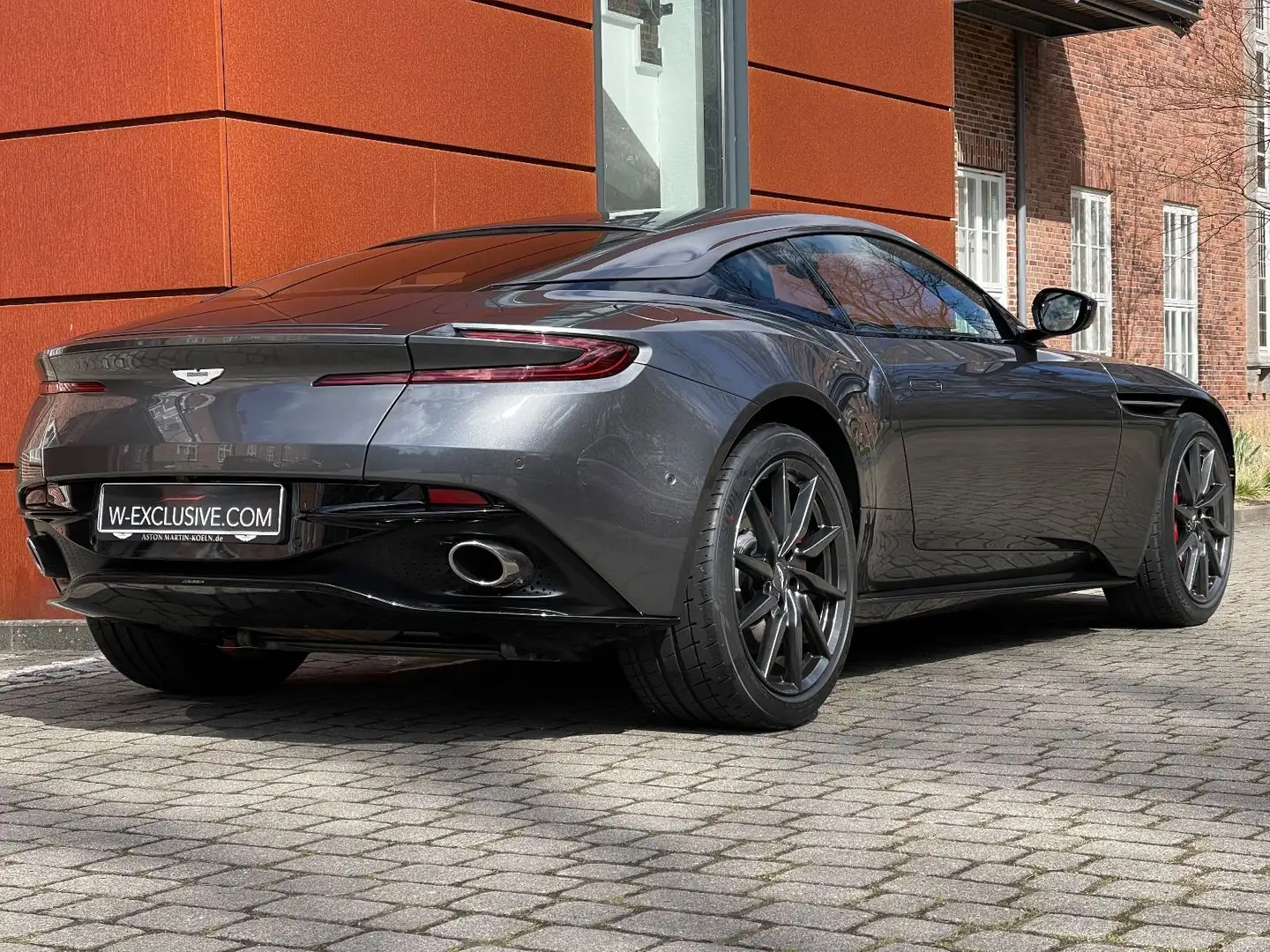 Aston Martin DB11 Coupe AMR Upgrade UPE 239.166,- Grijs - 2