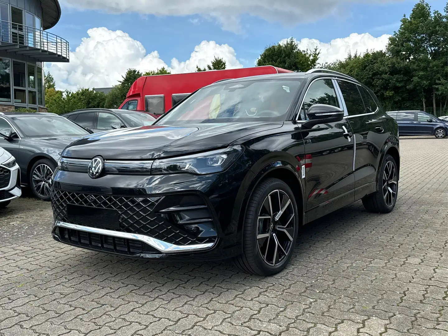 Volkswagen Tiguan R-Line DSG+HARMAN+20" ALU+MATRIX+MASSAGE+ACC+KA... Schwarz - 1