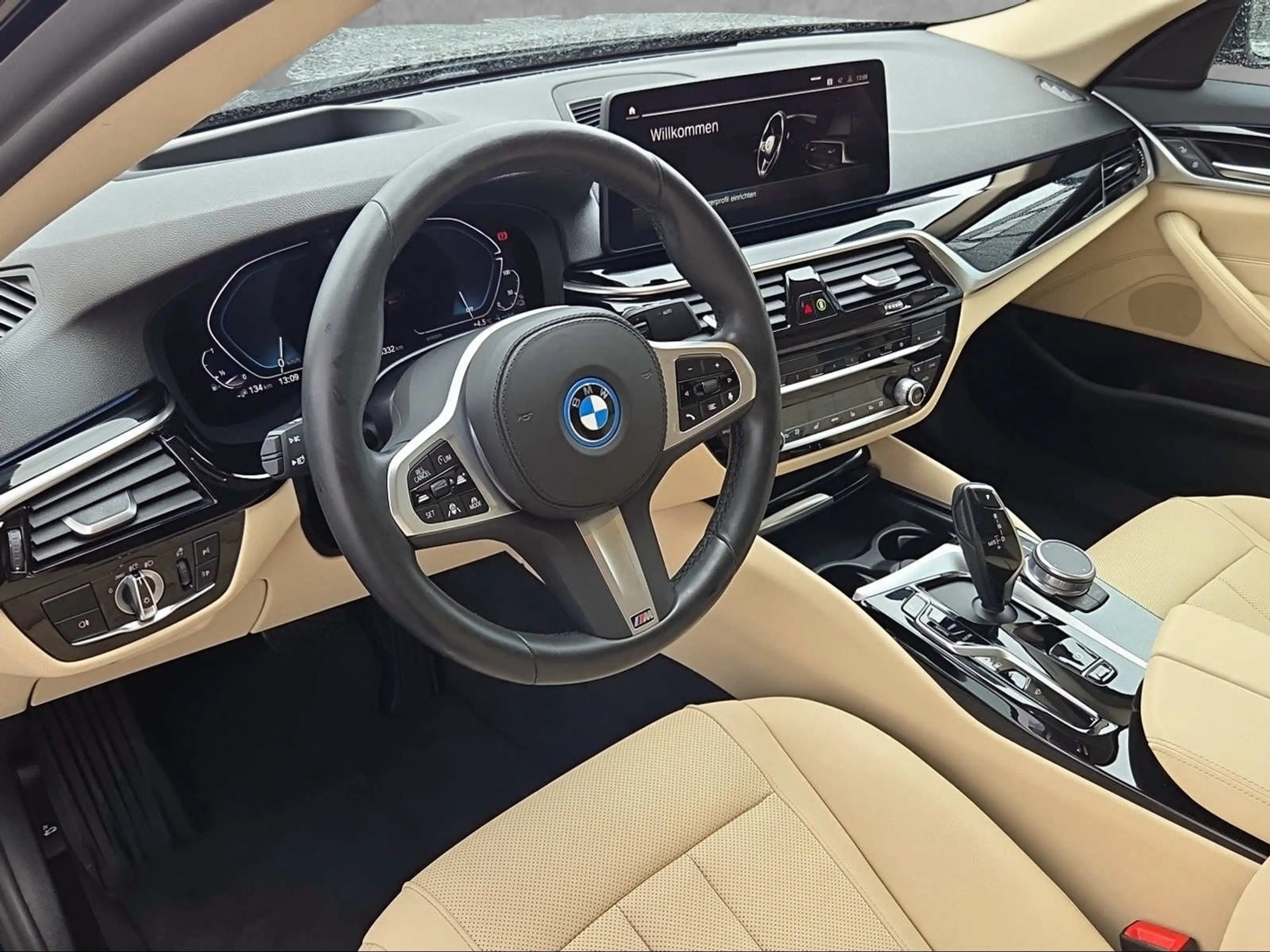 BMW 545 e xDrive Limousine Aut. — photo 11
