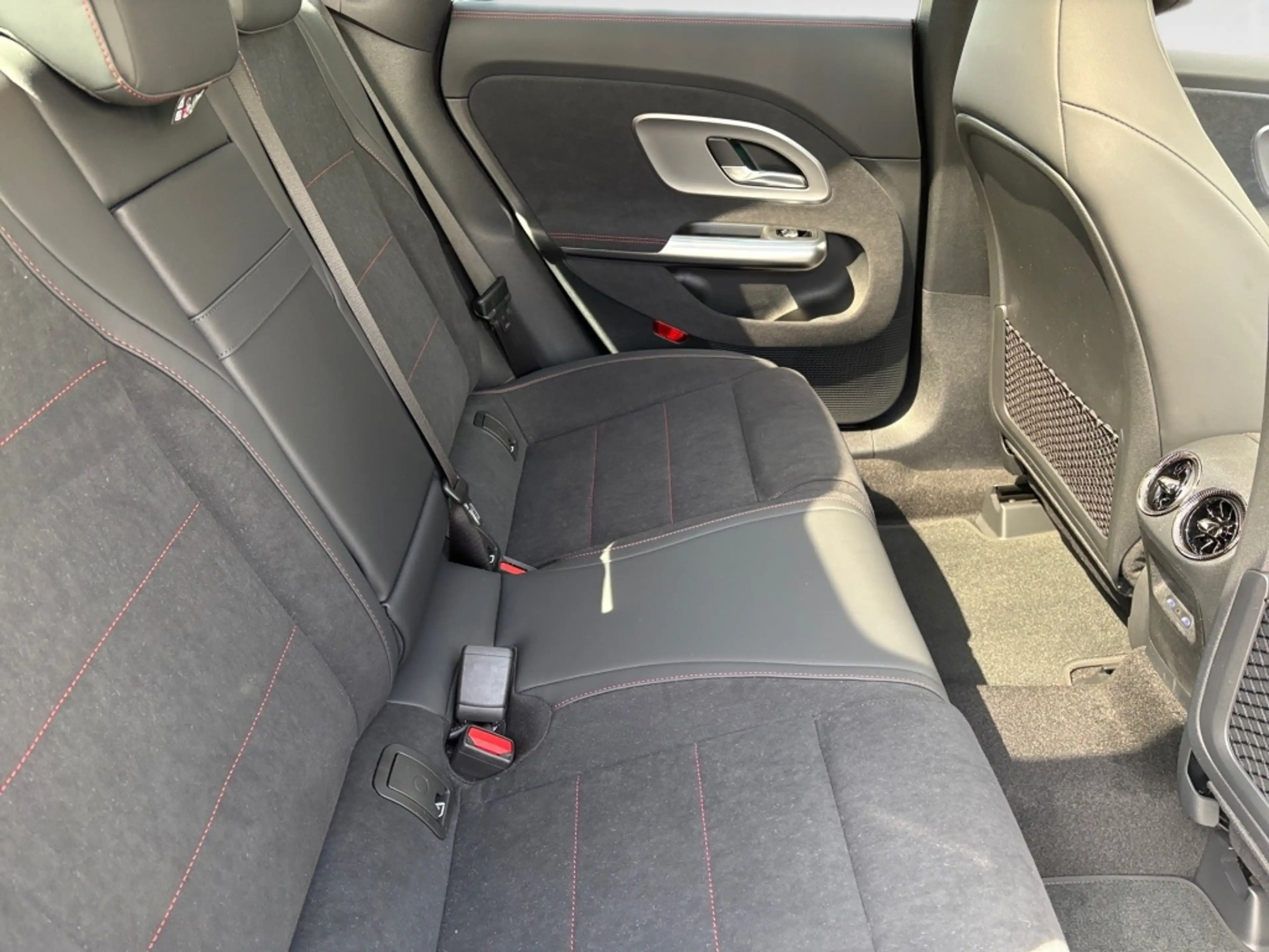 Mercedes-Benz CLA 180 AMG-Line+Night+Pano+DISTRON+KEYLESS+Kam — photo 9