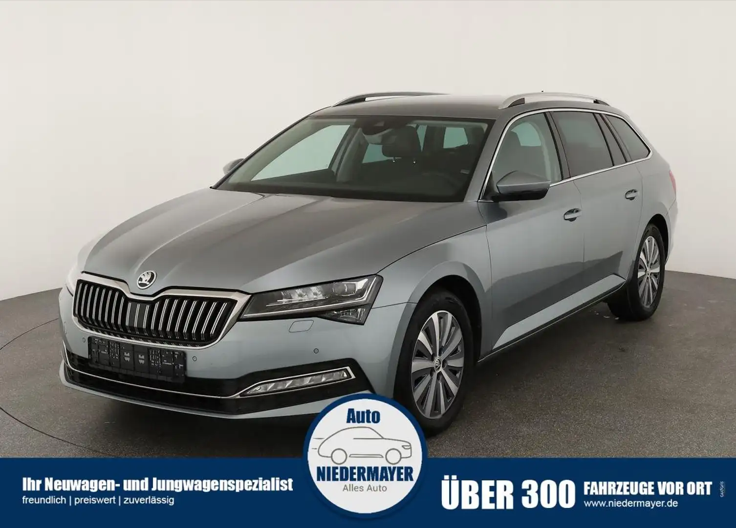 Skoda Superb Combi 2.0 TDI DSG Style, Leder, Matrix, 1. Hand, N Grijs - 1