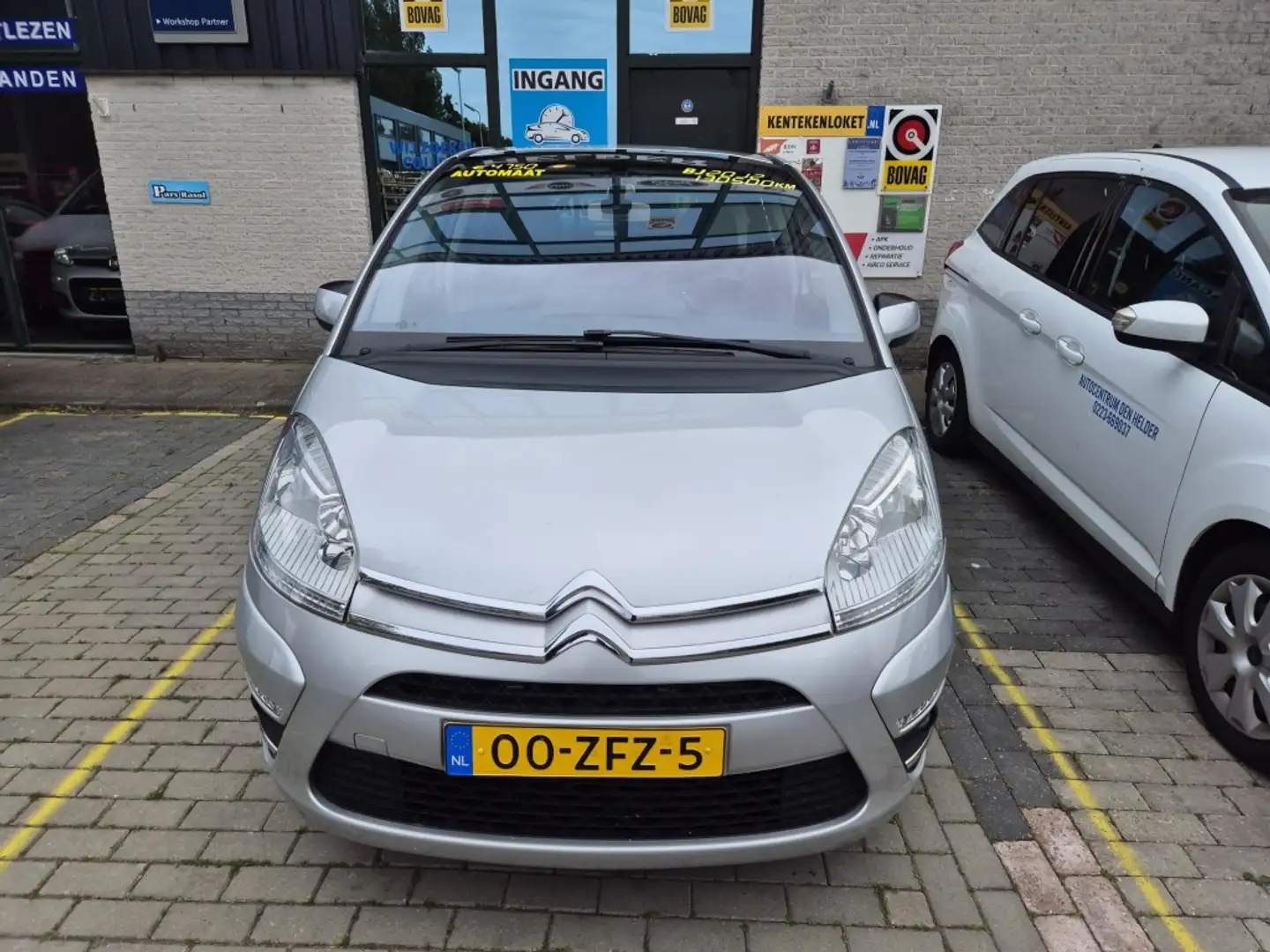 Citroen C4 Picasso 1.6 THP LigneBns EGS Grijs - 2