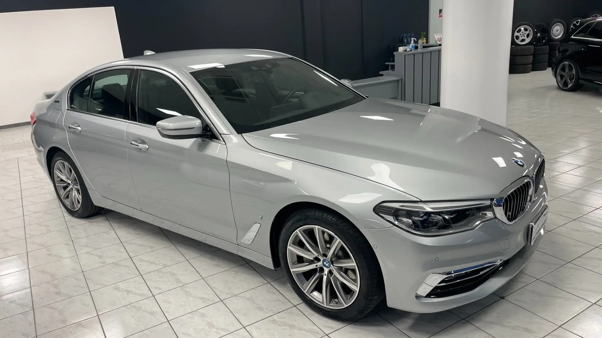 BMW 530 530e Luxury Grijs - 2