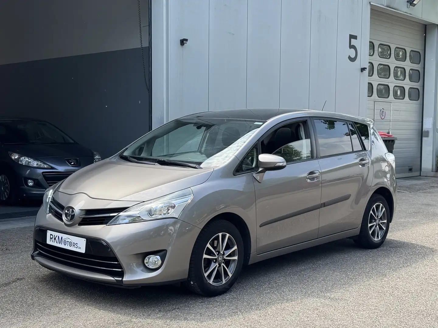 Toyota Verso 1.6 D-4D 5-Sitzer Start/Stop Executive Brons - 1