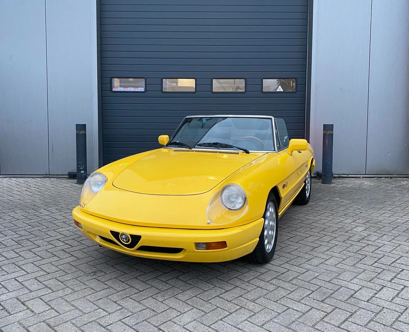 Alfa Romeo Spider Lage KM-stand | Nieuwstaat Geel - 1