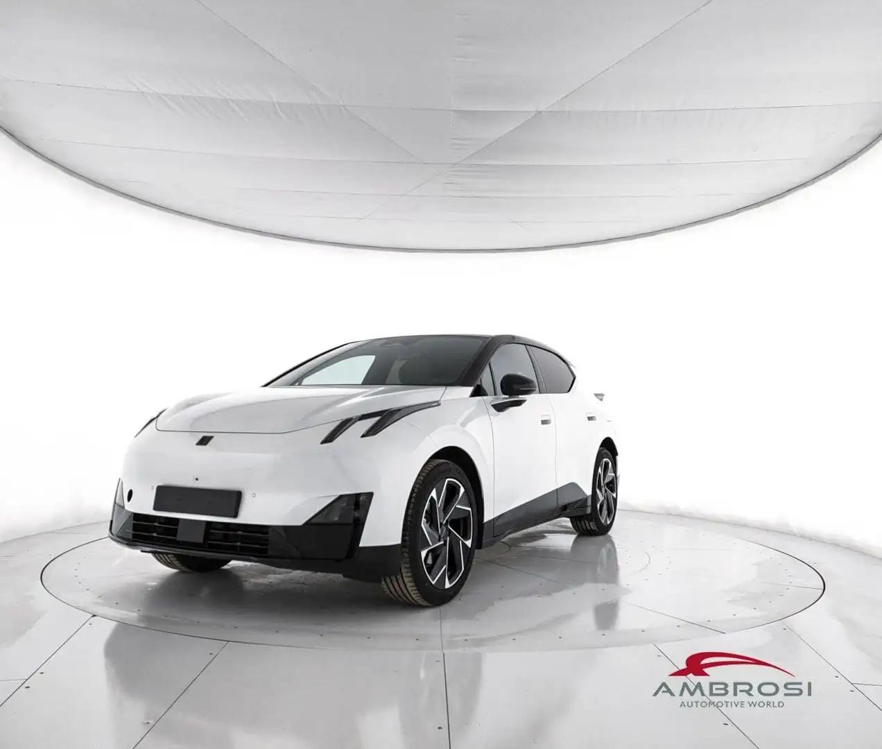 Lynk & Co 02 MORE Weiß - 1