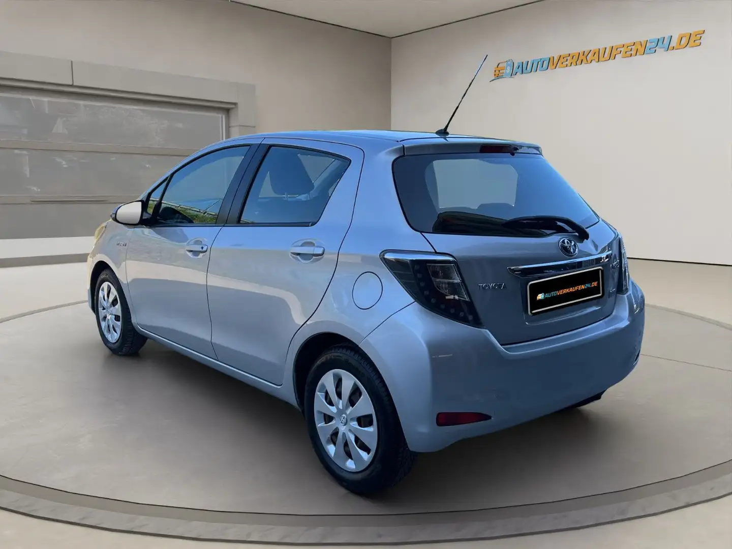 Toyota Yaris 1.5 Hybrid Life Aut. Kamera 2.HD CLIMATR. Argent - 2