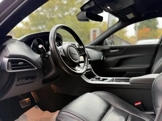 Jaguar Xe view 14