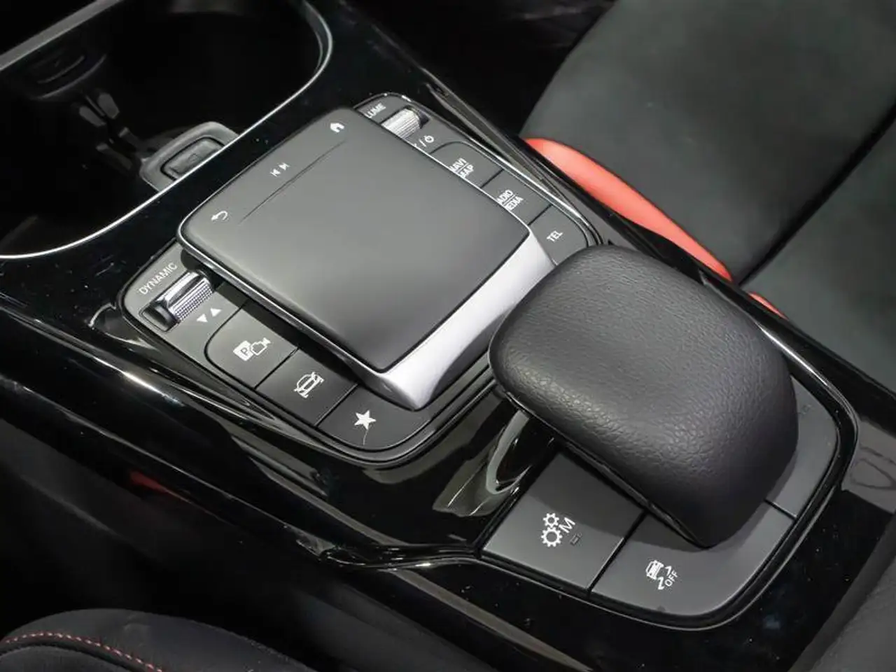Mercedes-Benz CLA снимка Mercedes-Benz CLA