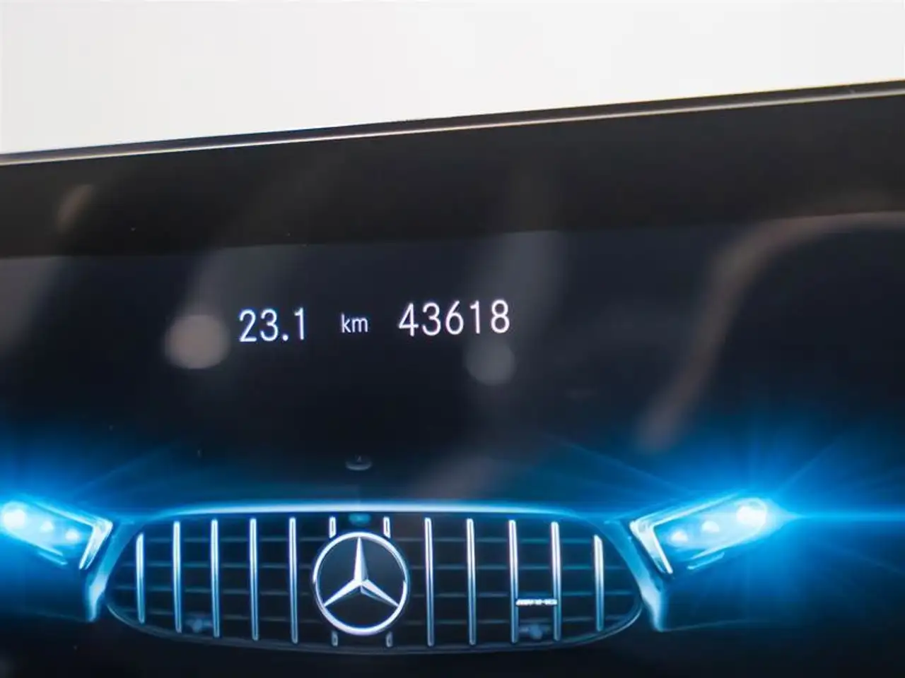 Mercedes-Benz CLA снимка Mercedes-Benz CLA