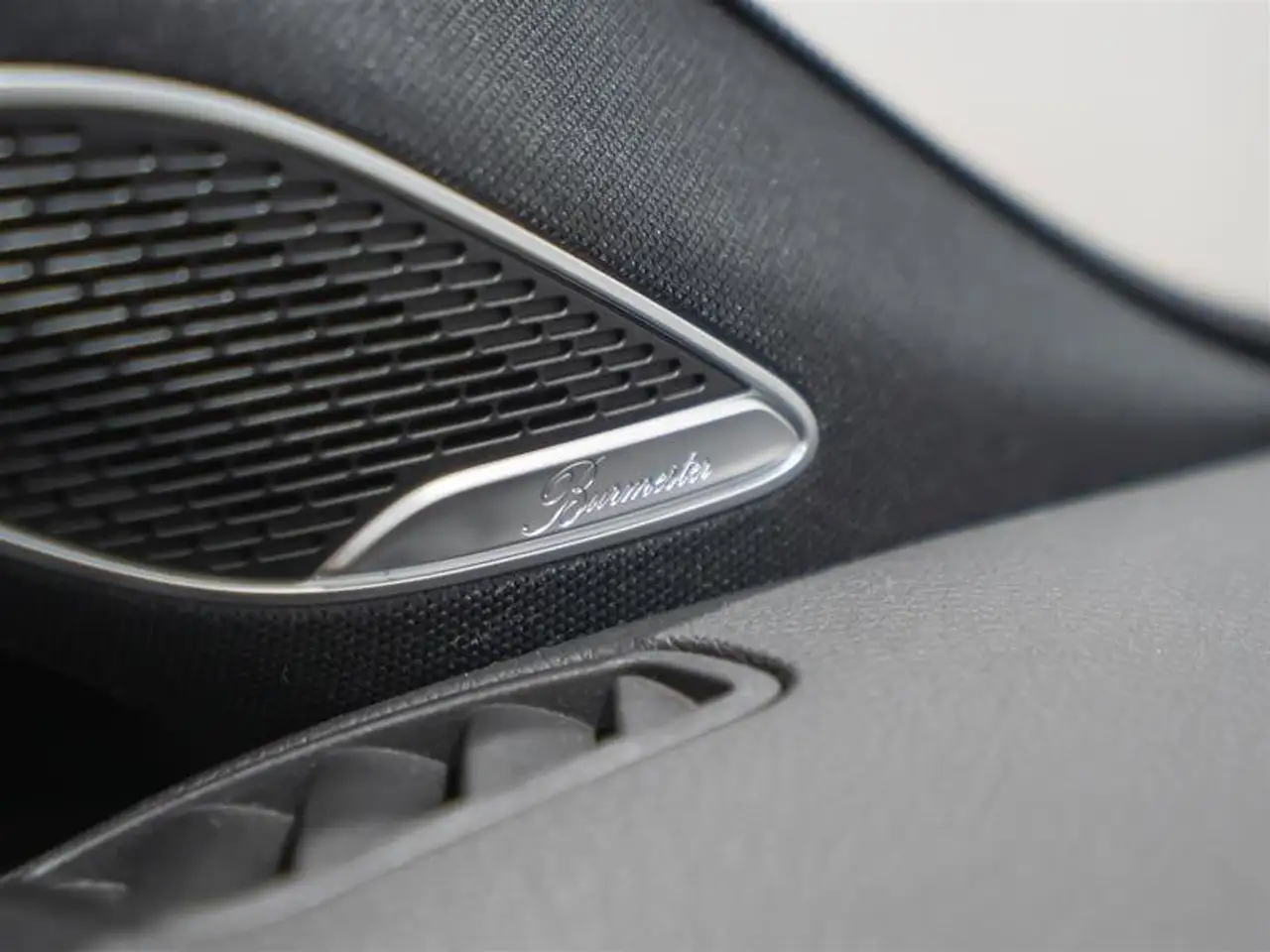 Mercedes-Benz CLA снимка Mercedes-Benz CLA