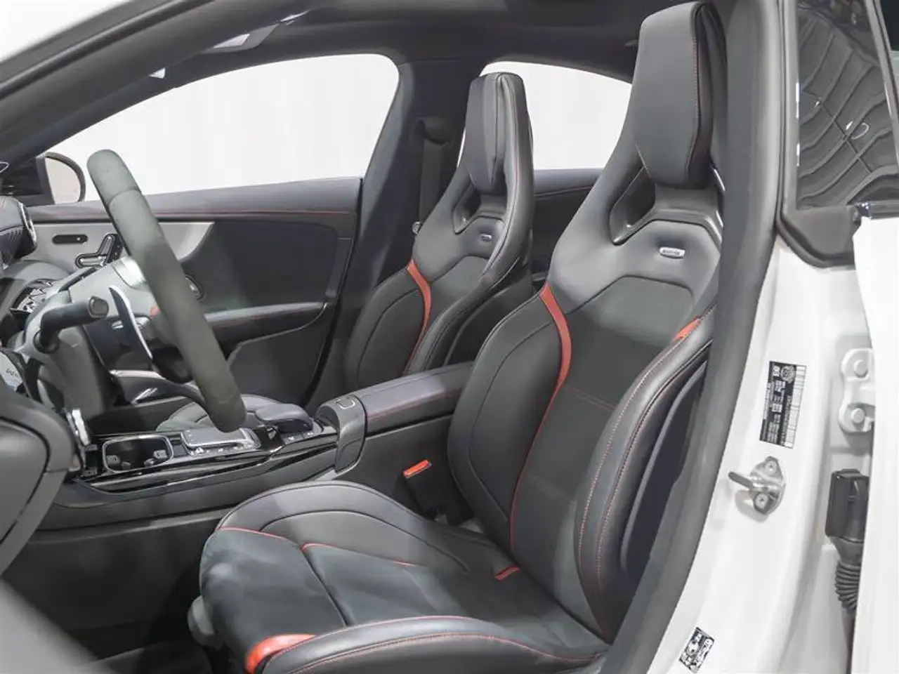 Mercedes-Benz CLA снимка Mercedes-Benz CLA