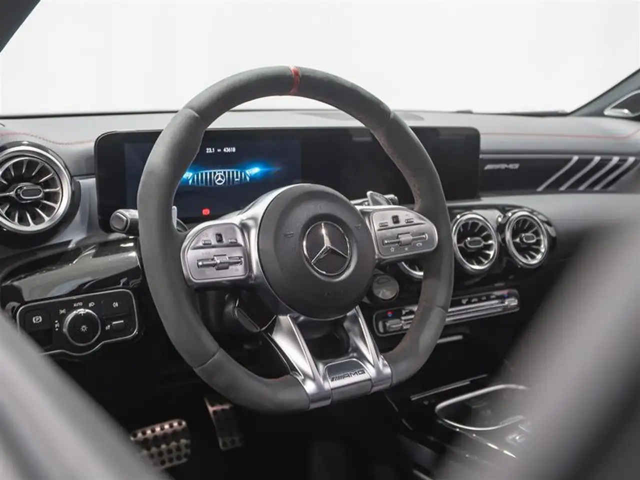 Mercedes-Benz CLA снимка Mercedes-Benz CLA