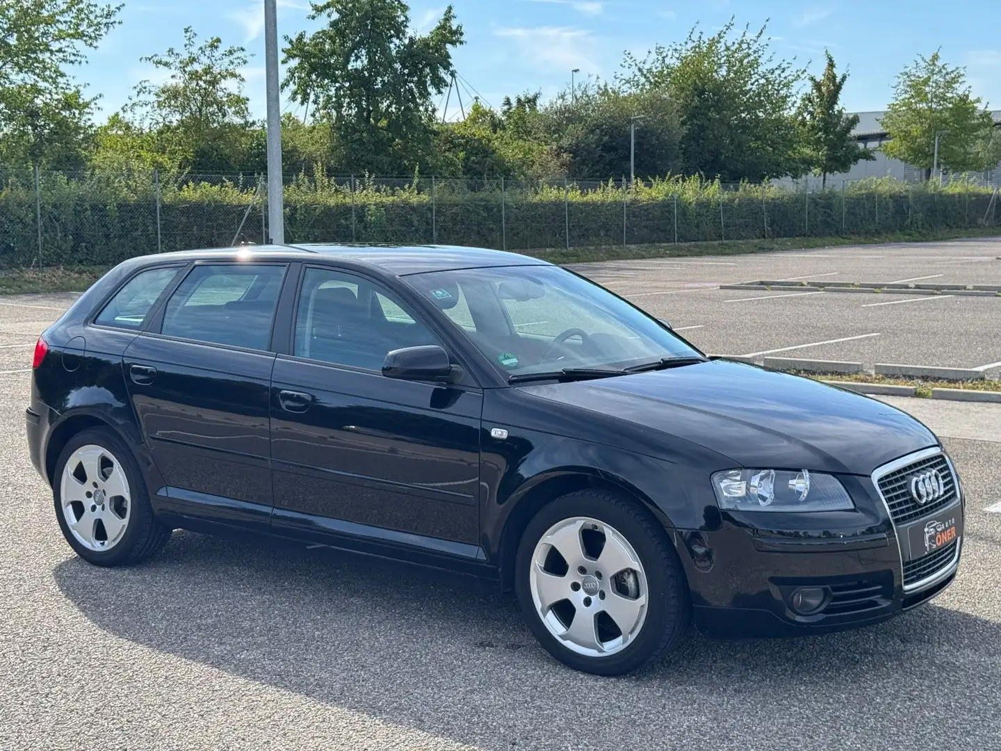 Audi A3 Sportback 2.0 FSI Ambiente Schwarz - 2