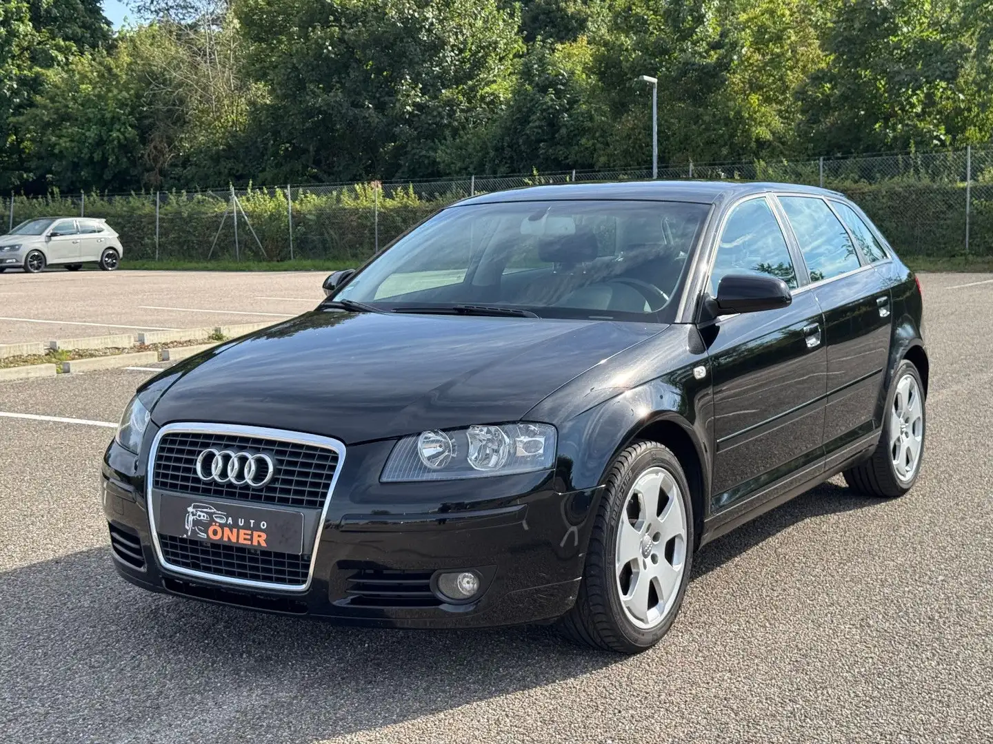 Audi A3 Sportback 2.0 FSI Ambiente Schwarz - 1