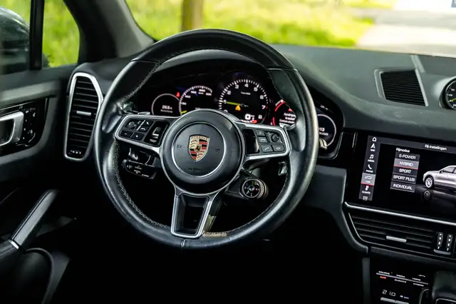 Porsche Cayenne view 20