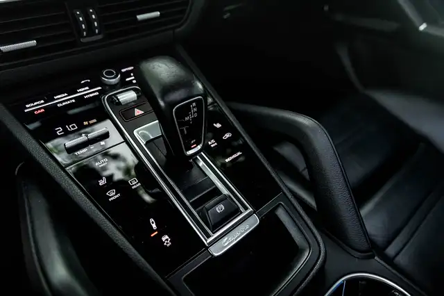 Porsche Cayenne view 18