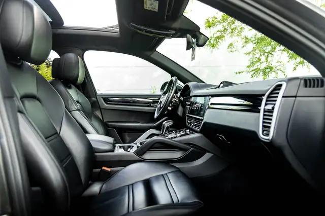 Porsche Cayenne view 23