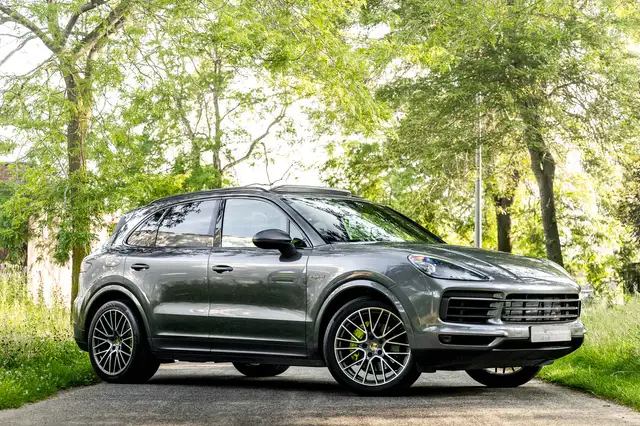 Porsche Cayenne main image