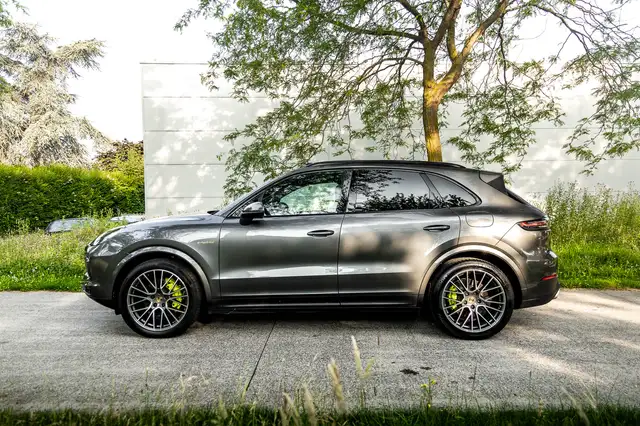Porsche Cayenne view 10