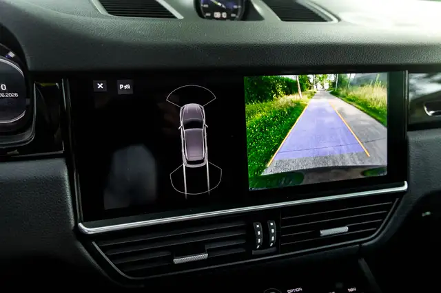 Porsche Cayenne view 11