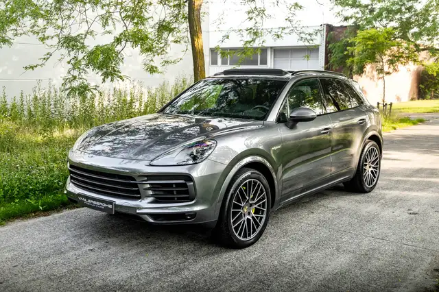 Porsche Cayenne view 9
