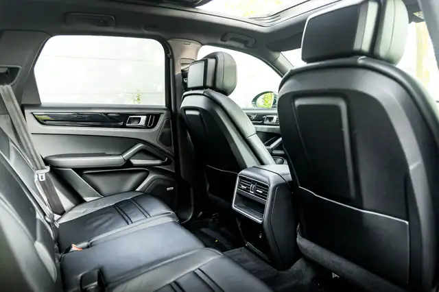 Porsche Cayenne view 21