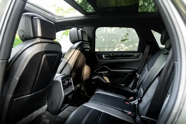 Porsche Cayenne view 8
