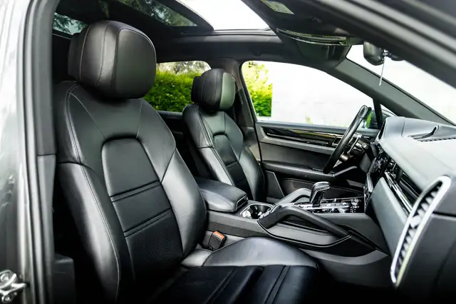Porsche Cayenne view 24