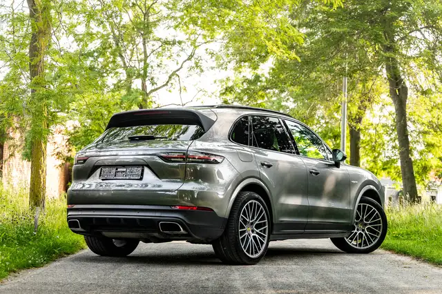 Porsche Cayenne view 28