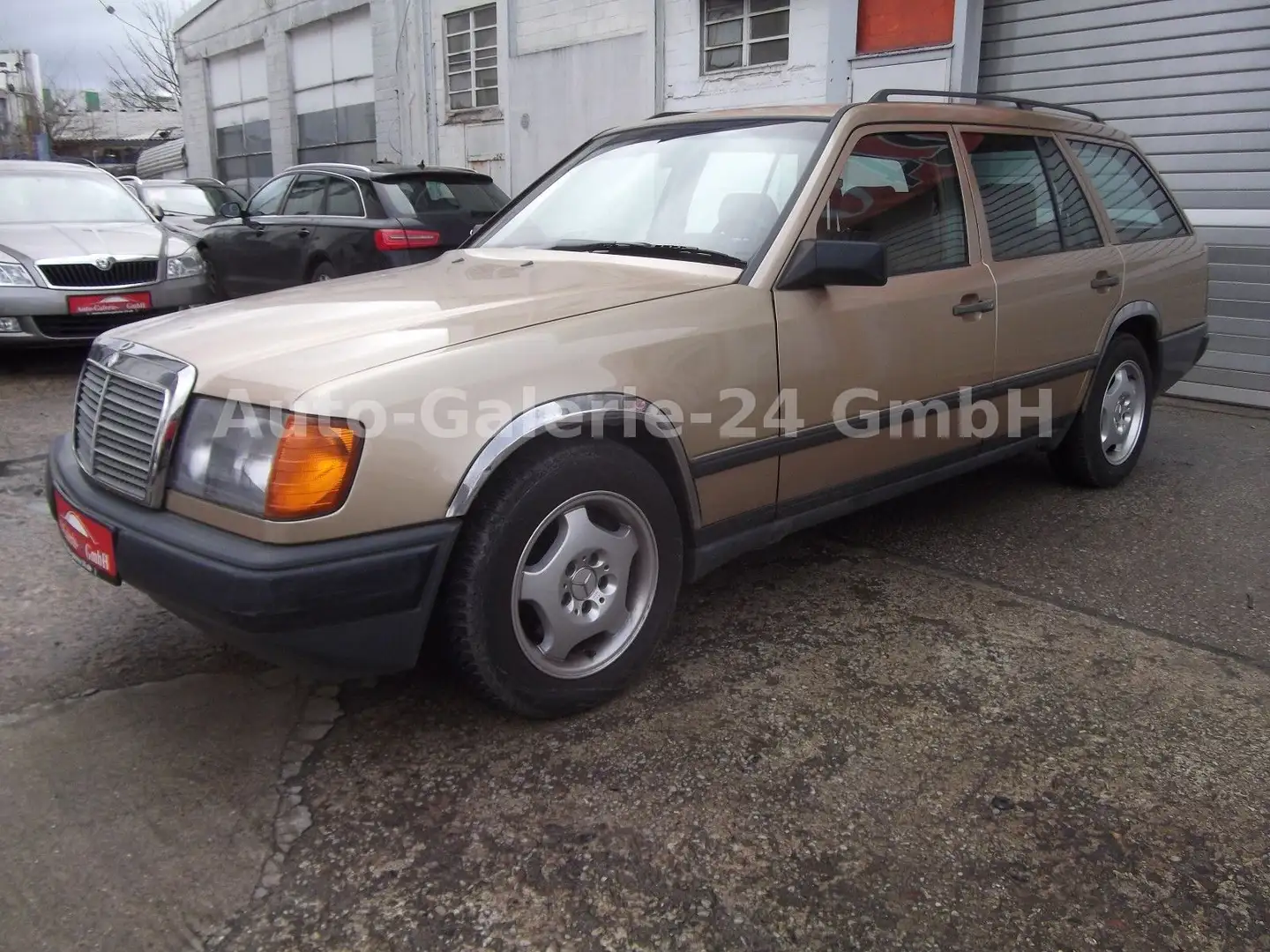Mercedes-Benz 200 Diesel 7 Sitzer Silver - 2