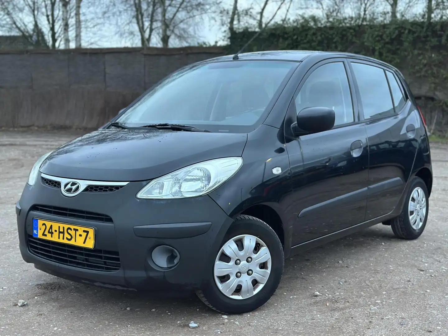 Hyundai i10 1.1 Pure LAAG KM ZUINIG APK TOT 18-02-2027 Schwarz - 1