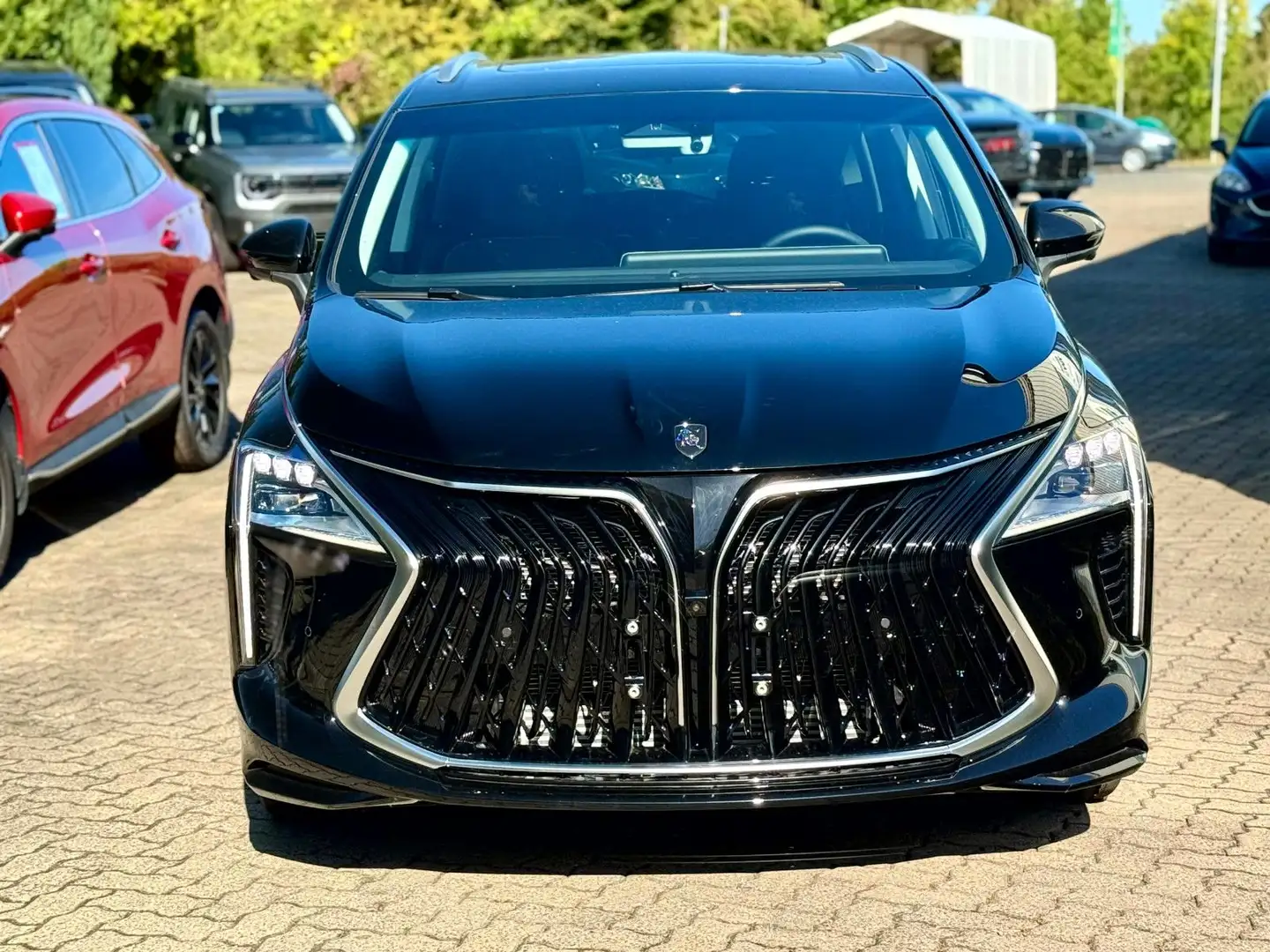 DFSK Forthing 4 U Tour Noble neueste Ausführung Schwarz - 2