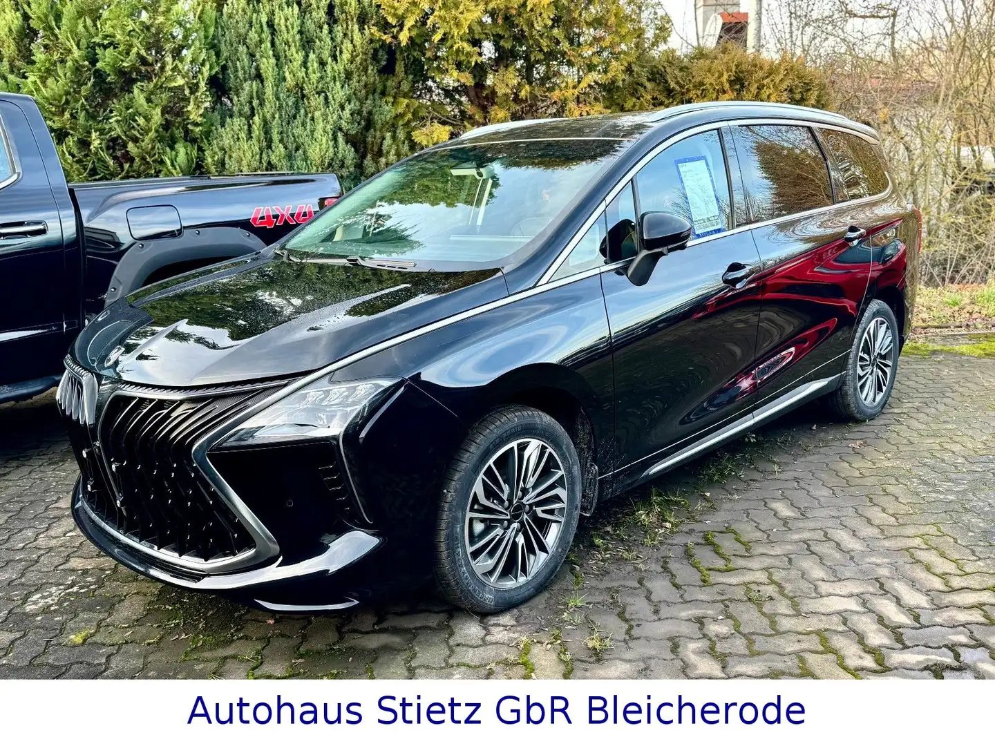 DFSK Forthing 4 U Tour Noble neueste Ausführung Schwarz - 1