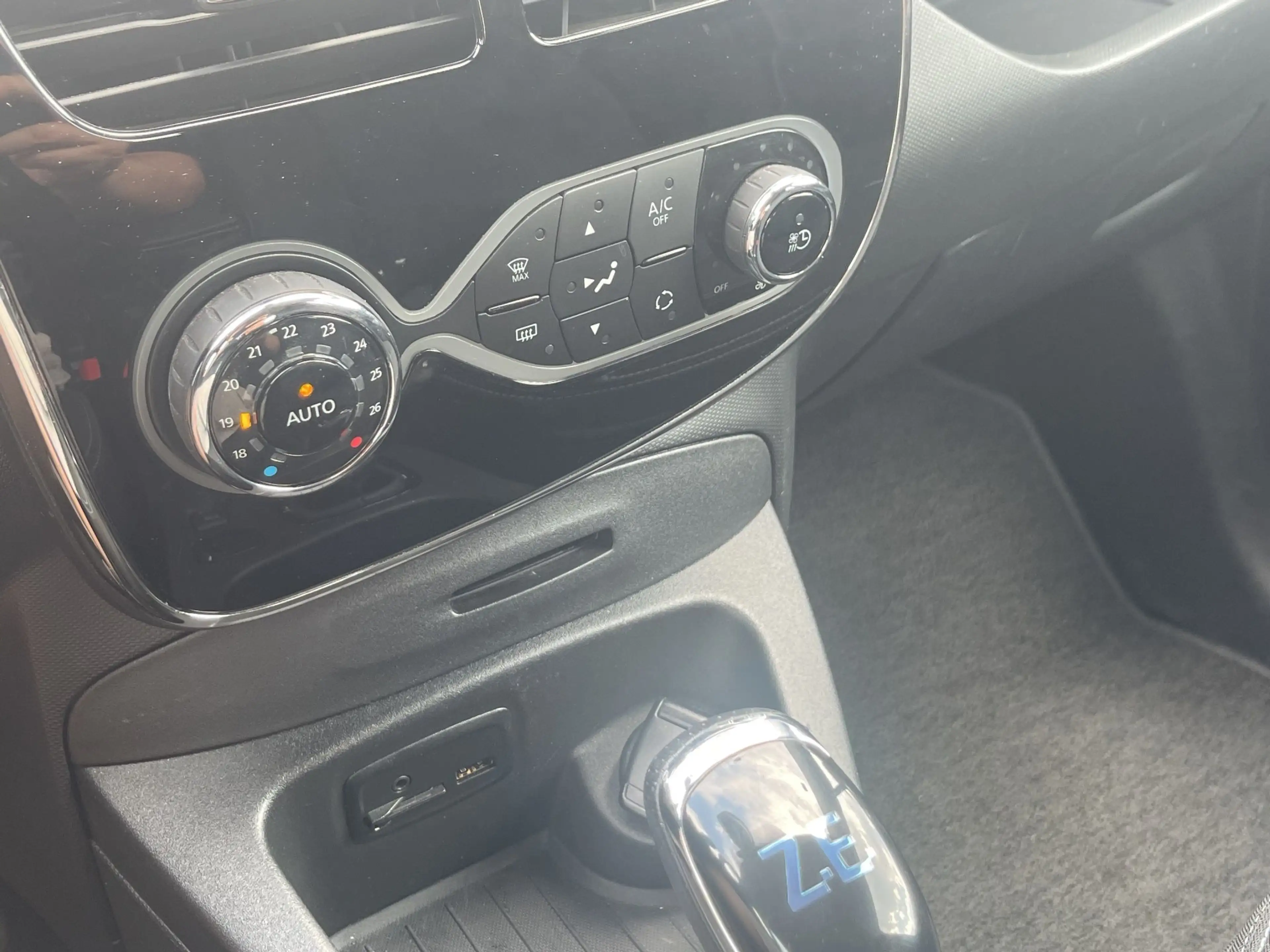 Renault ZOE Limited 41kWh | EIGENTUMSBATTERIE | NAVI | KEYLESS — photo 17